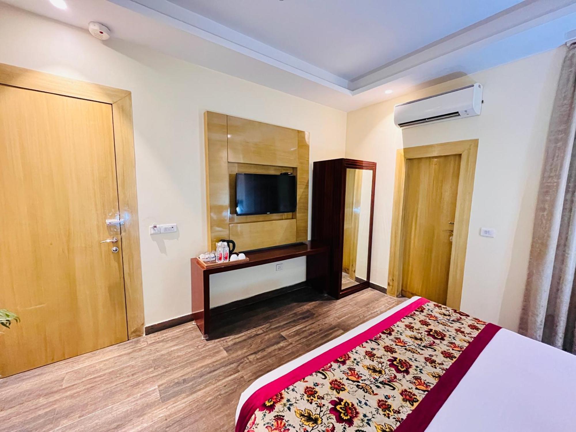 Hotel Banz Near Indira Gandhi Airport Delhi New Delhi Exterior photo